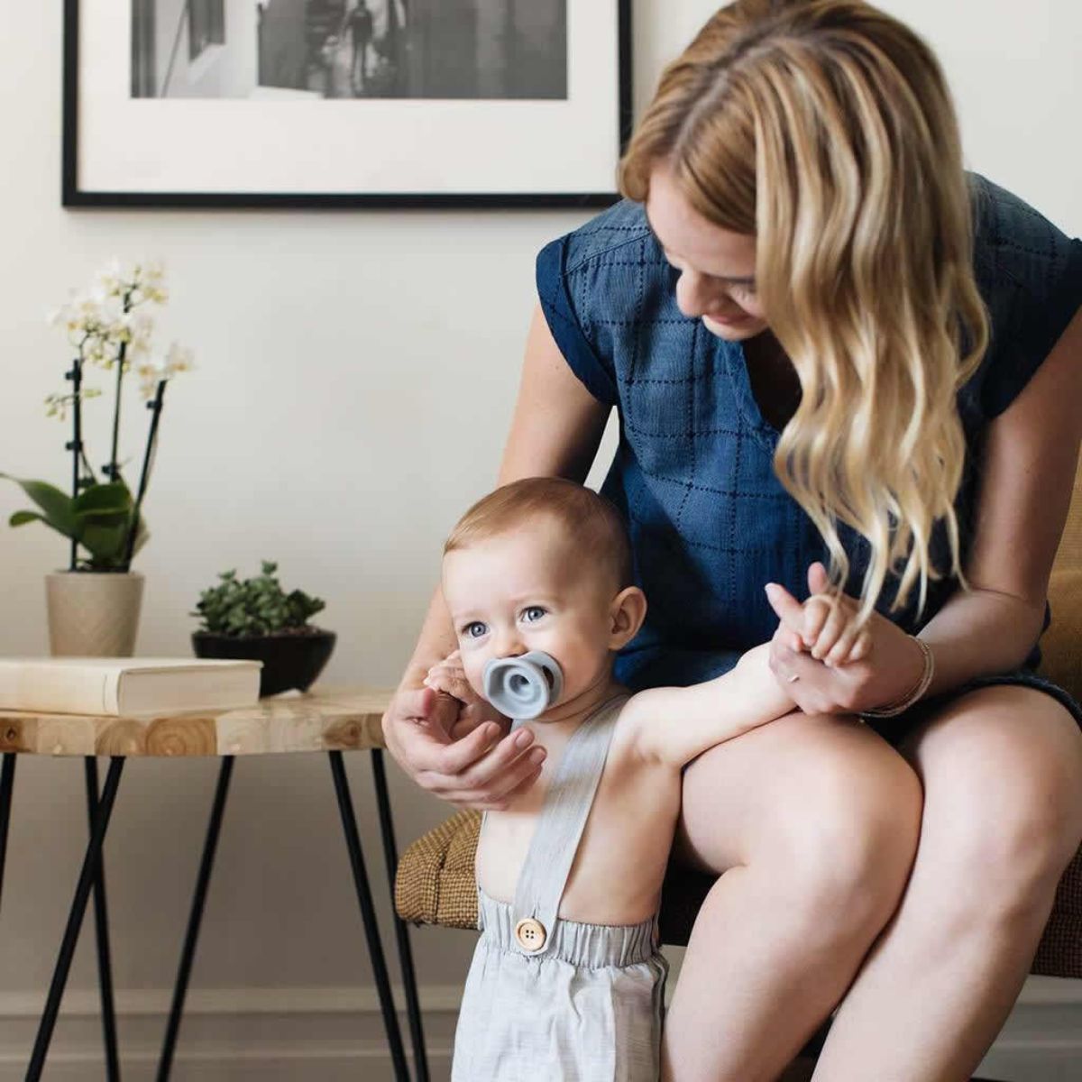 Doddle & Co. The Pop Pacifier - Oh Happy Grey - Easy Care and Self Use